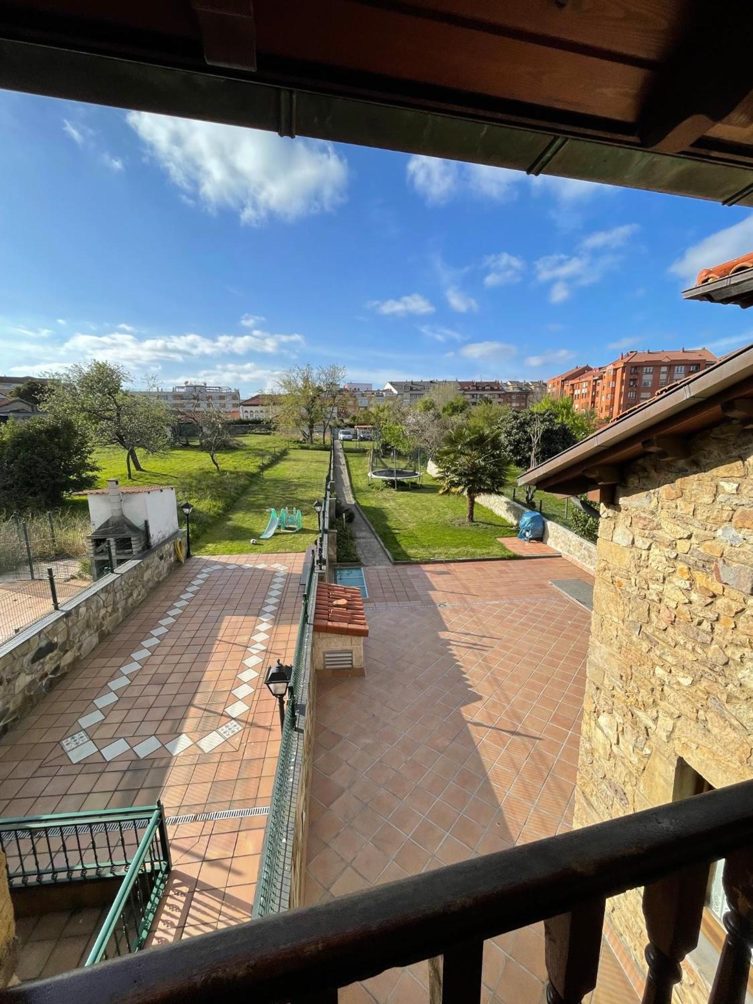 La Santina Y Su Balcon Apartamento Avilés Exterior foto
