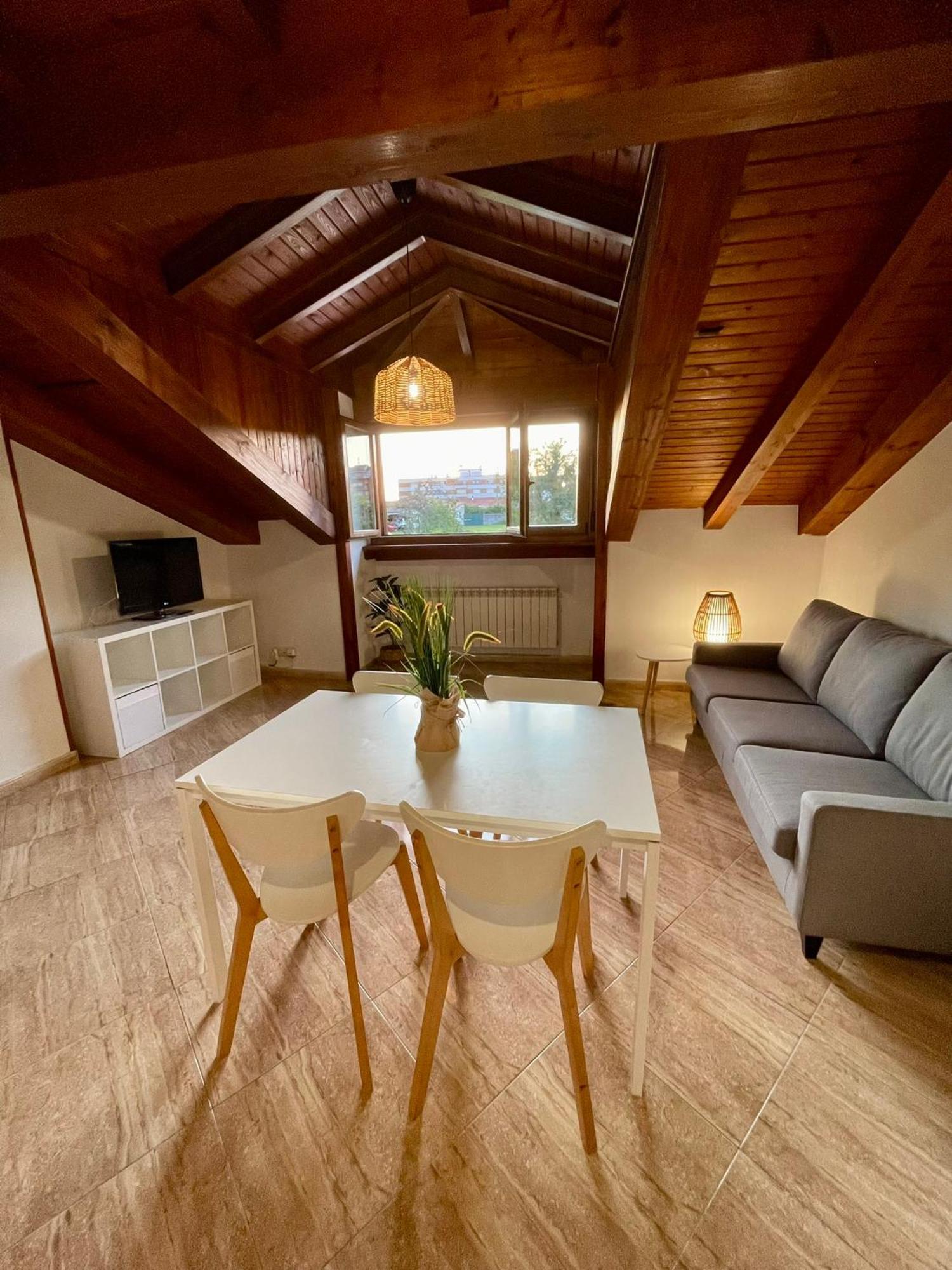La Santina Y Su Balcon Apartamento Avilés Exterior foto